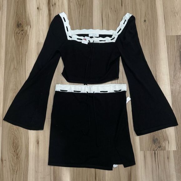NEW Dee Elly Scalloped Hem Black Cropped Sweater Skirt Set Women’s Large - Picture 1 of 3
